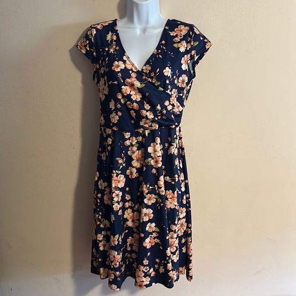 Woman’s floral summer dress - Picture 6 of 7